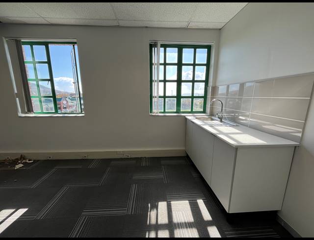 74M² OFFICE TO LET IN CLAREMONT